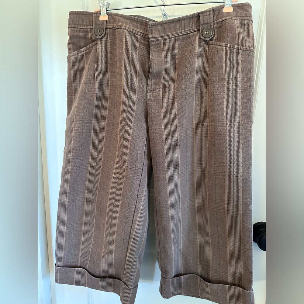 Old Navy capris. Size 12